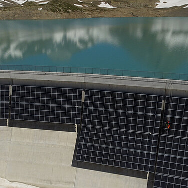 Hydropower plant with PV system - Innotech secures AlpinSolar