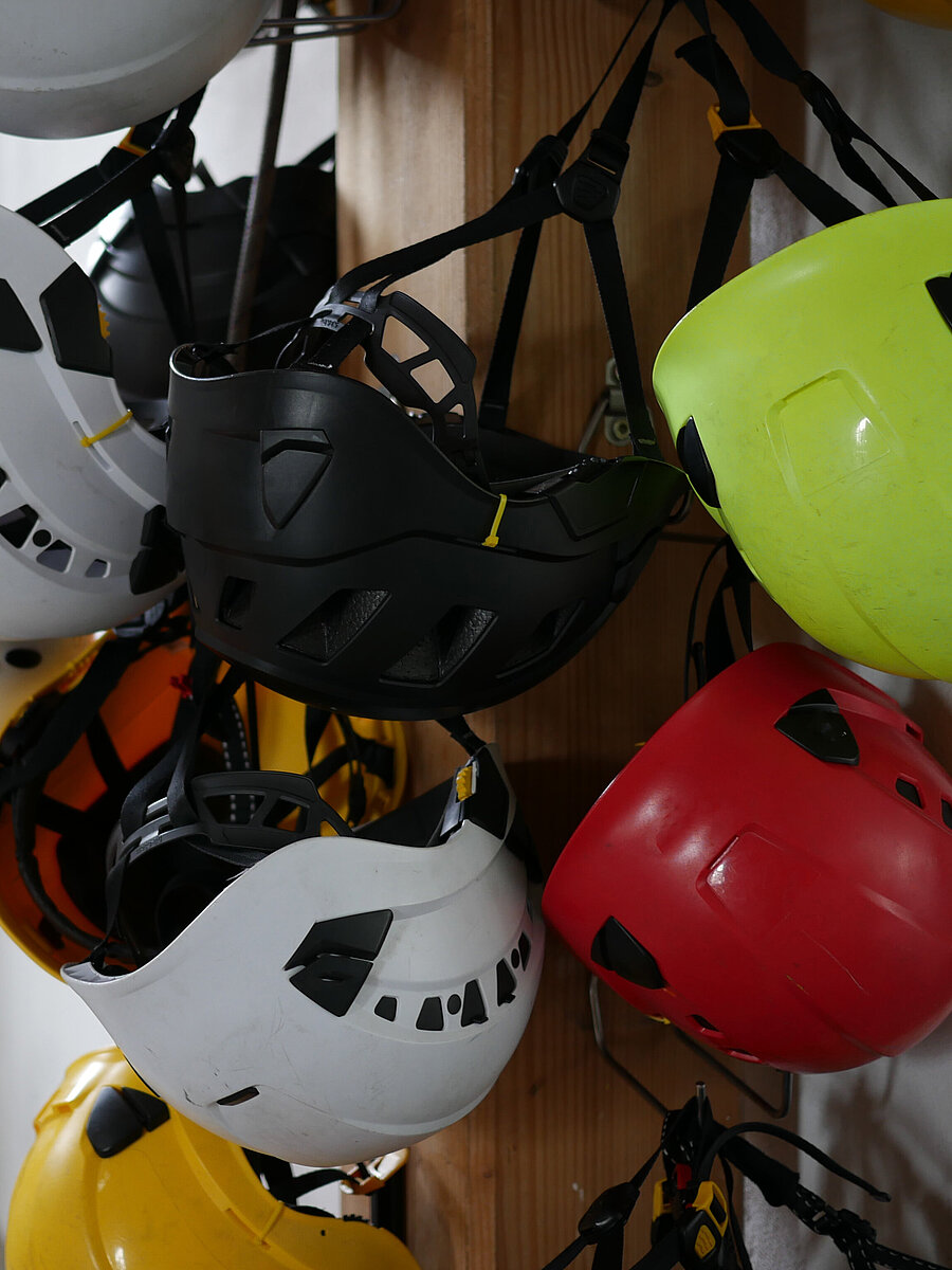 Industrial protection and industrial safety clarified by means of safety helmets