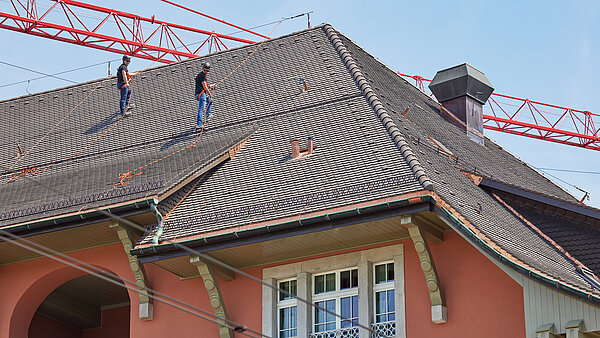 Securing the steep roof and the edge of the fall at the Volkshaus Zurich
