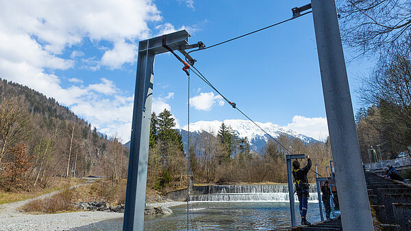Fish ladder protected against falls, using the AIO lifeline system