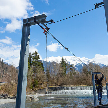 Fish ladder protected against falls, using the AIO lifeline system