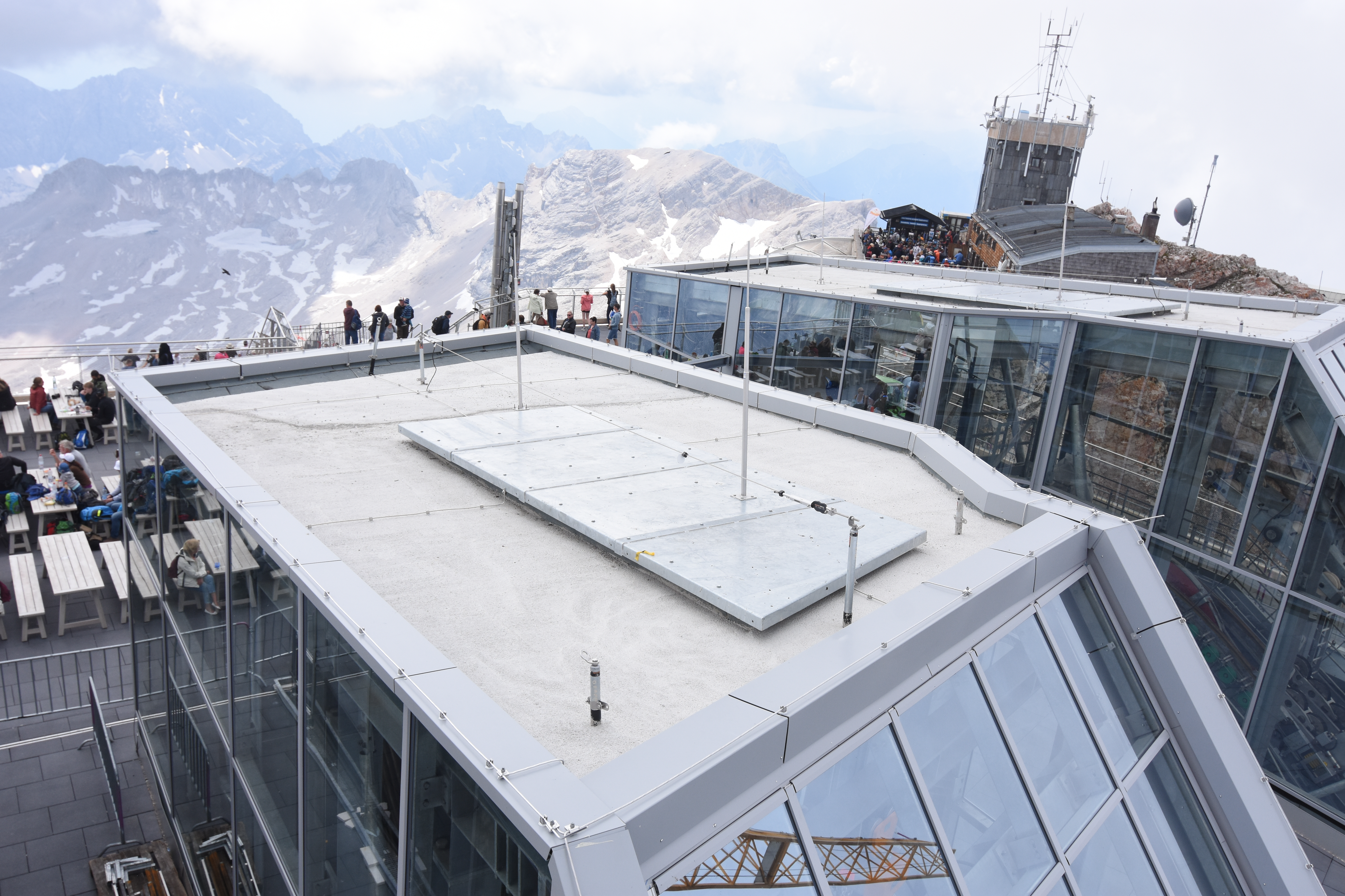 Secured facade work on the Zugspitze